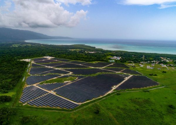 Planta-solar-fotovoltaica-mas-grande-del-Caribe-Paradise-Park-Neoen-Eiffage-Energia