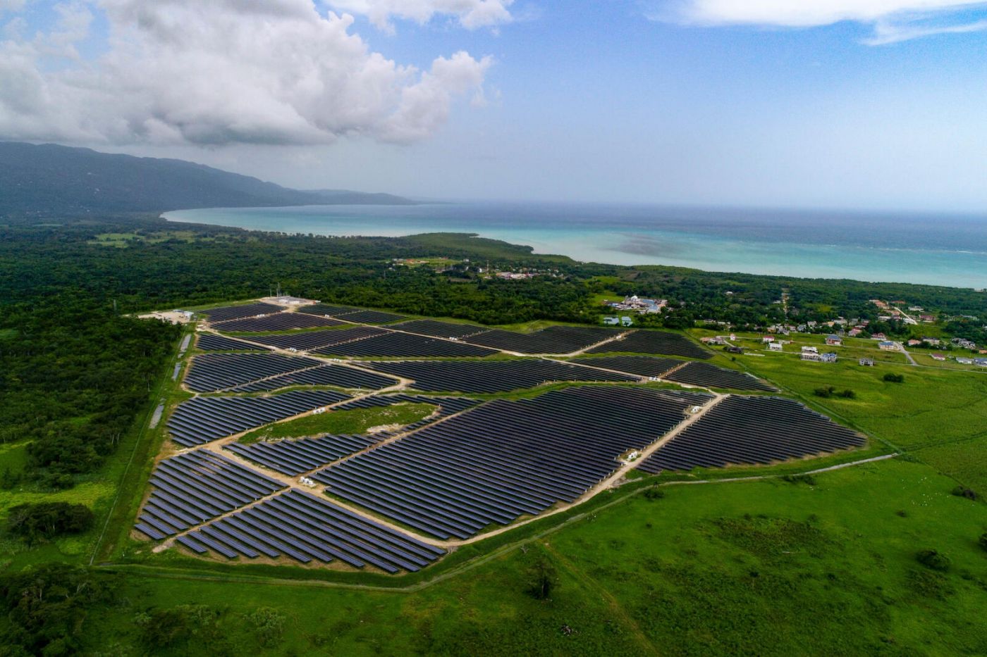 Planta-solar-fotovoltaica-mas-grande-del-Caribe-Paradise-Park-Neoen-Eiffage-Energia
